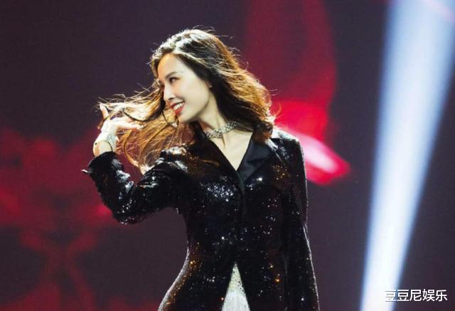 黄龄|王智道歉超过8小时，黄龄回应三个表情，称已经造成伤害