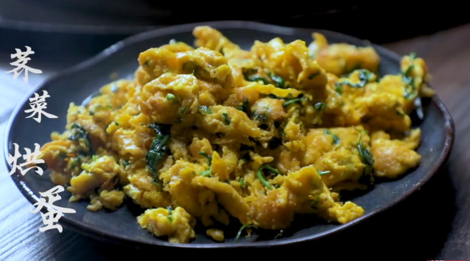 李子柒|李子柒为奶奶做“炒鸡蛋”，无滤镜食物扒出后，网友：这次要凉！