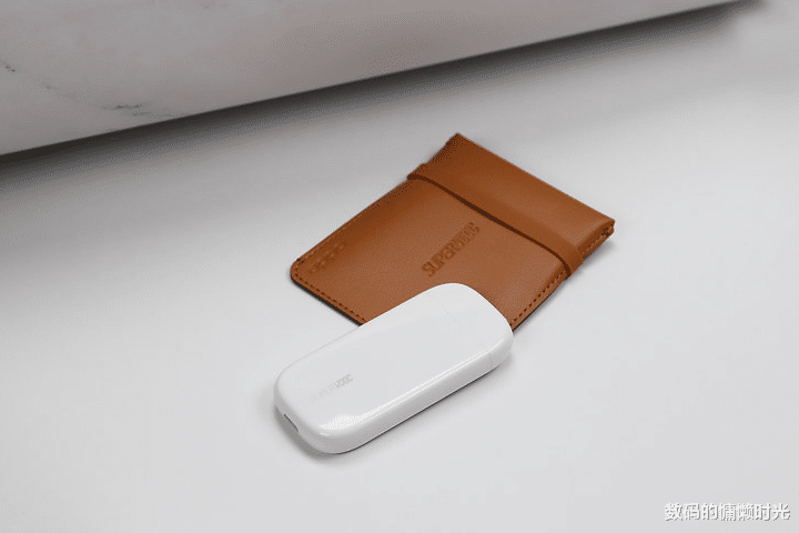 |出街必备神器，50W闪充迷你充电头你值得拥有