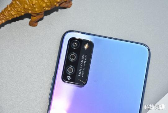 双十一|9层炫光工艺+90Hz，现已跌至1599元，发布仅四个月无奈遭遇双11