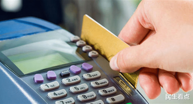 移动支付|使用现金频频被拒，女子怒了：没手机就不能消费？