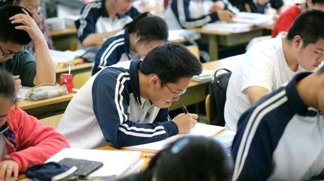 【教育部】教育部“最新”通知，大四毕业生迎来“好消息”，家长：很暖心