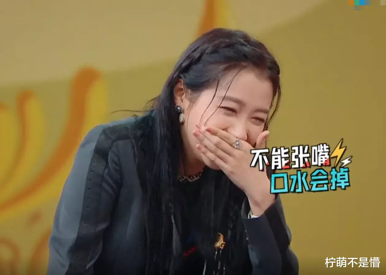 「美甲」关晓彤带火“无痕美甲”，明明很贵却像没做过，贫穷限制我的想象