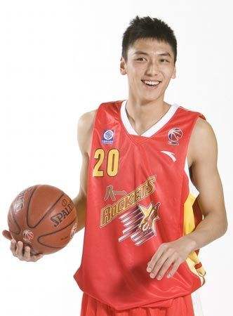 八一男篮|约会兽兽惹争议被男篮开除,八一篮球天才张博退役后现状如何?