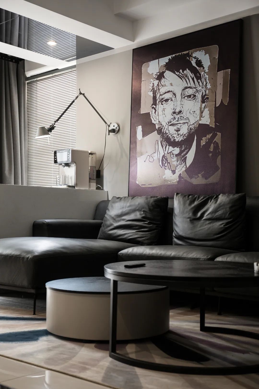 ▲114㎡现代极简风，精致的高级灰，营造出硬朗的舒适