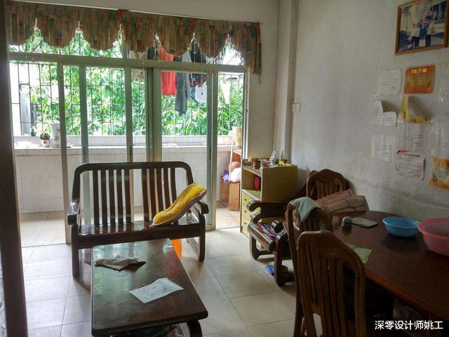 |客厅和阳台间不止装门一种装修，多砌半堵墙好处多，能多个写字区