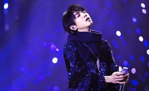 华晨宇|伍佰公开吐槽某歌手:经常上芒果台,唱了一辈子歌,还是人红歌不红