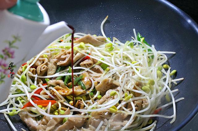 猪大肠|它是“最脏”的食物，厨师从来不让家属吃，很多女性却特别爱吃