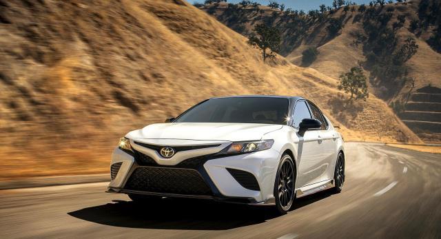 「日产天籁」全球十佳发动机,20万预算,这4款中型车你怎么选?