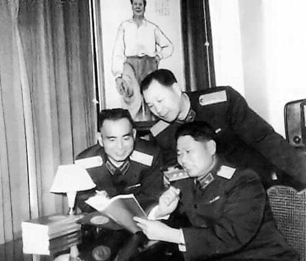 老虎@红军中有三个团号称神勇无敌的三虎，其团领导被授予什么军衔