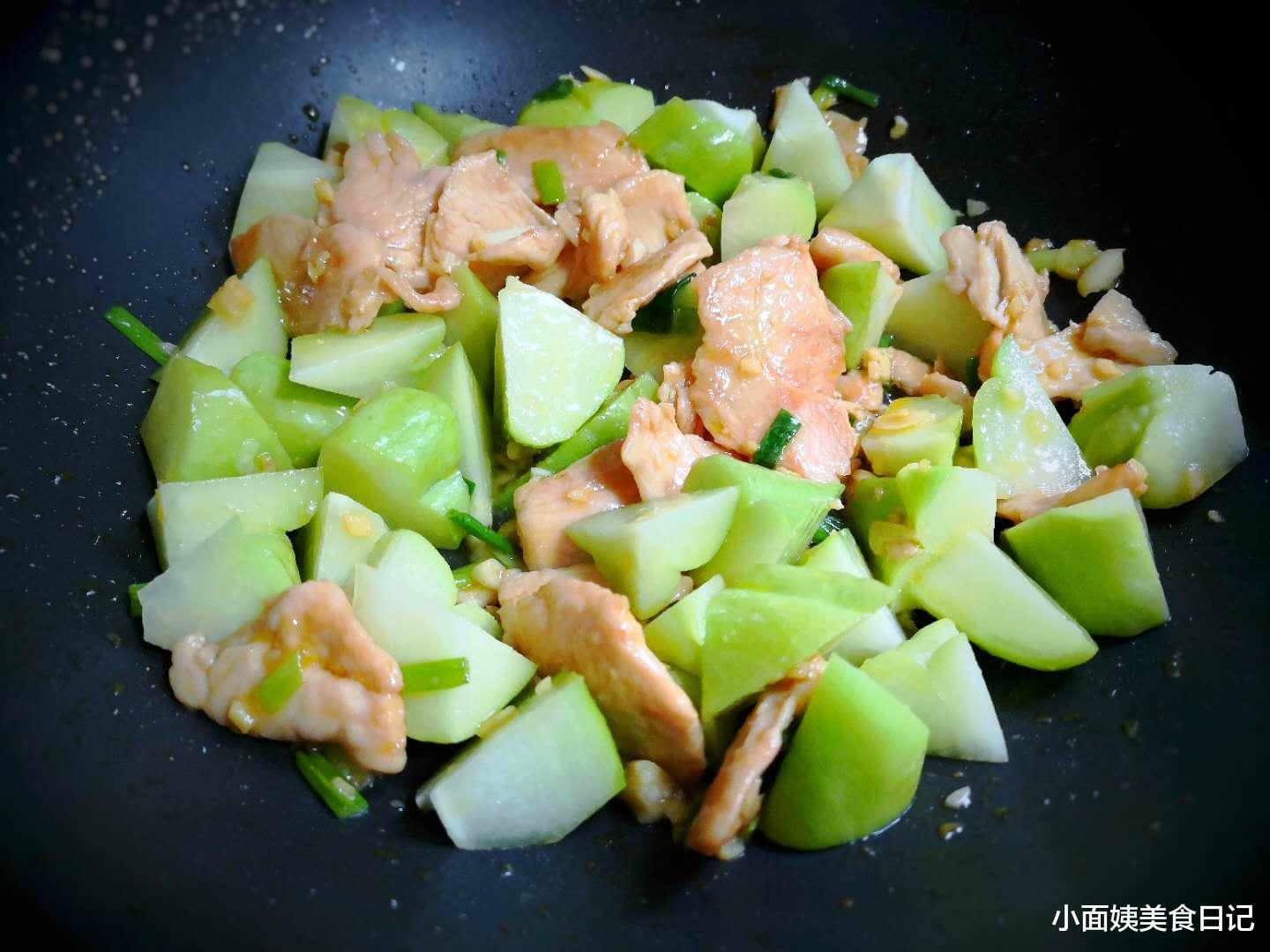 南瓜|自家种的佛手瓜，这样做那叫一个香，口感清脆又去火，好吃下饭?