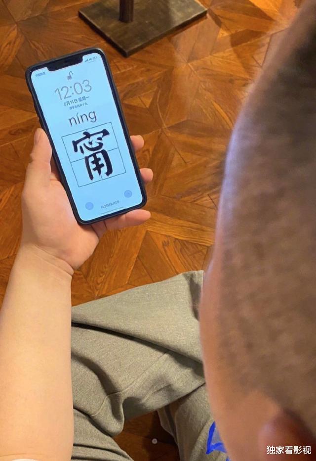 郭麒麟：德云社400人嗷嗷待哺！郭麒麟仨月上9档综艺，岳云鹏刚营业就惹事