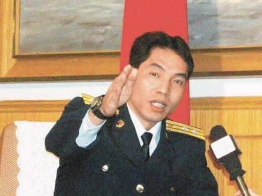 王伟|19年前王伟撞机时，飞行员赵宇为什么不开火？如今才知其中的无奈