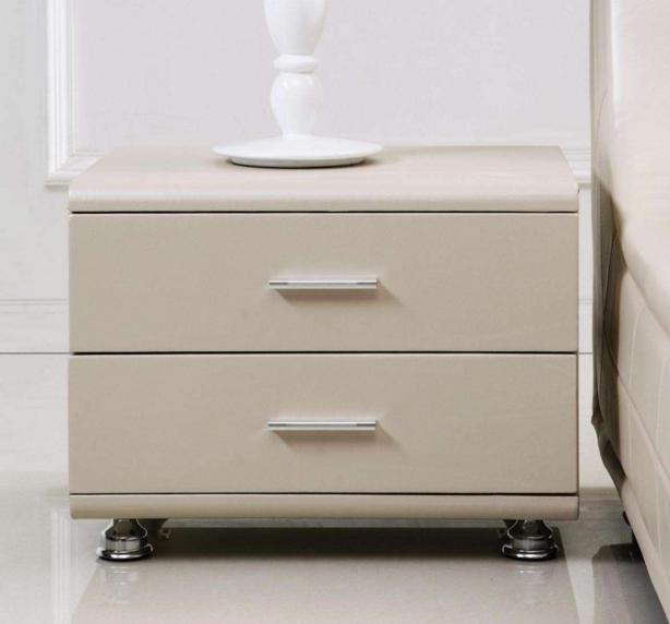 床头切记别放这4样东西，很容易让人失眠，尤其不适合老人小孩