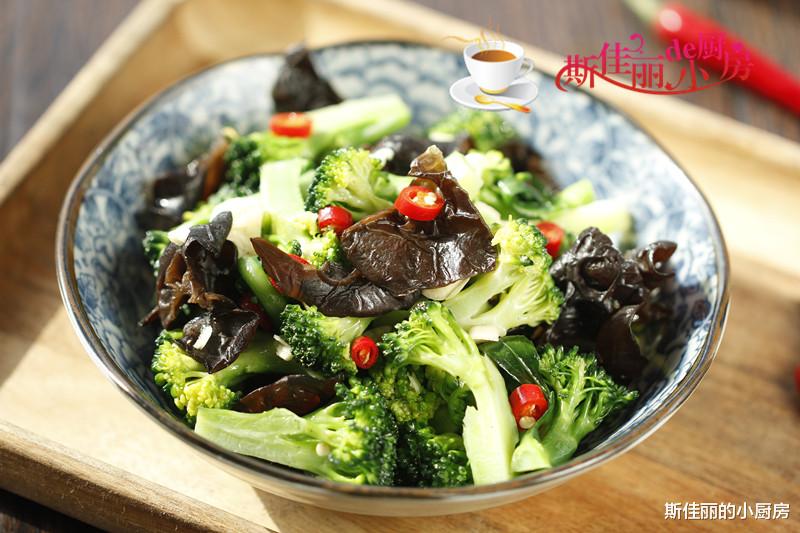 「西兰花」木耳和它是绝配,堪称“肠道清道夫”,一周吃3次清肠瘦腰减肚腩