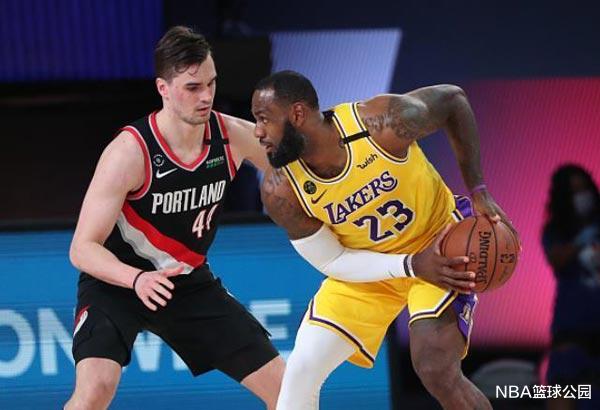 安东尼·戴维斯|31+11+3！浓眉哥爆锤开拓者，波普狂飙三分，全力湖人太可怕