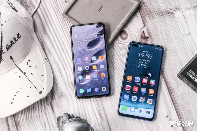 「荣耀」双前摄并不是为了给你更好的自拍效果，而是打孔屏技术不过关！