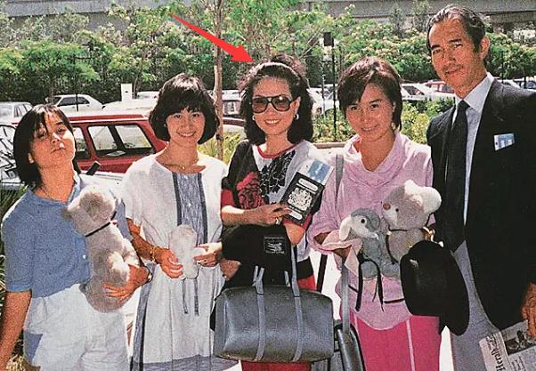 赌王|赌王和太太年轻时全家合影曝光，最宠爱的是四太，三太原来最漂亮