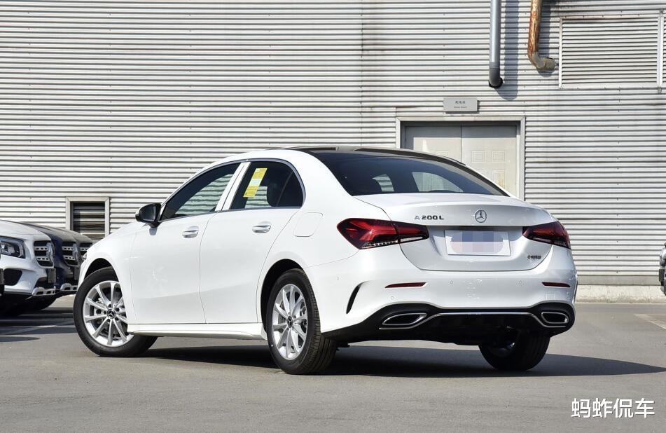 『奔驰』奔驰终于放下了“身段”，21.18万跌至14.58万，还要啥朗逸