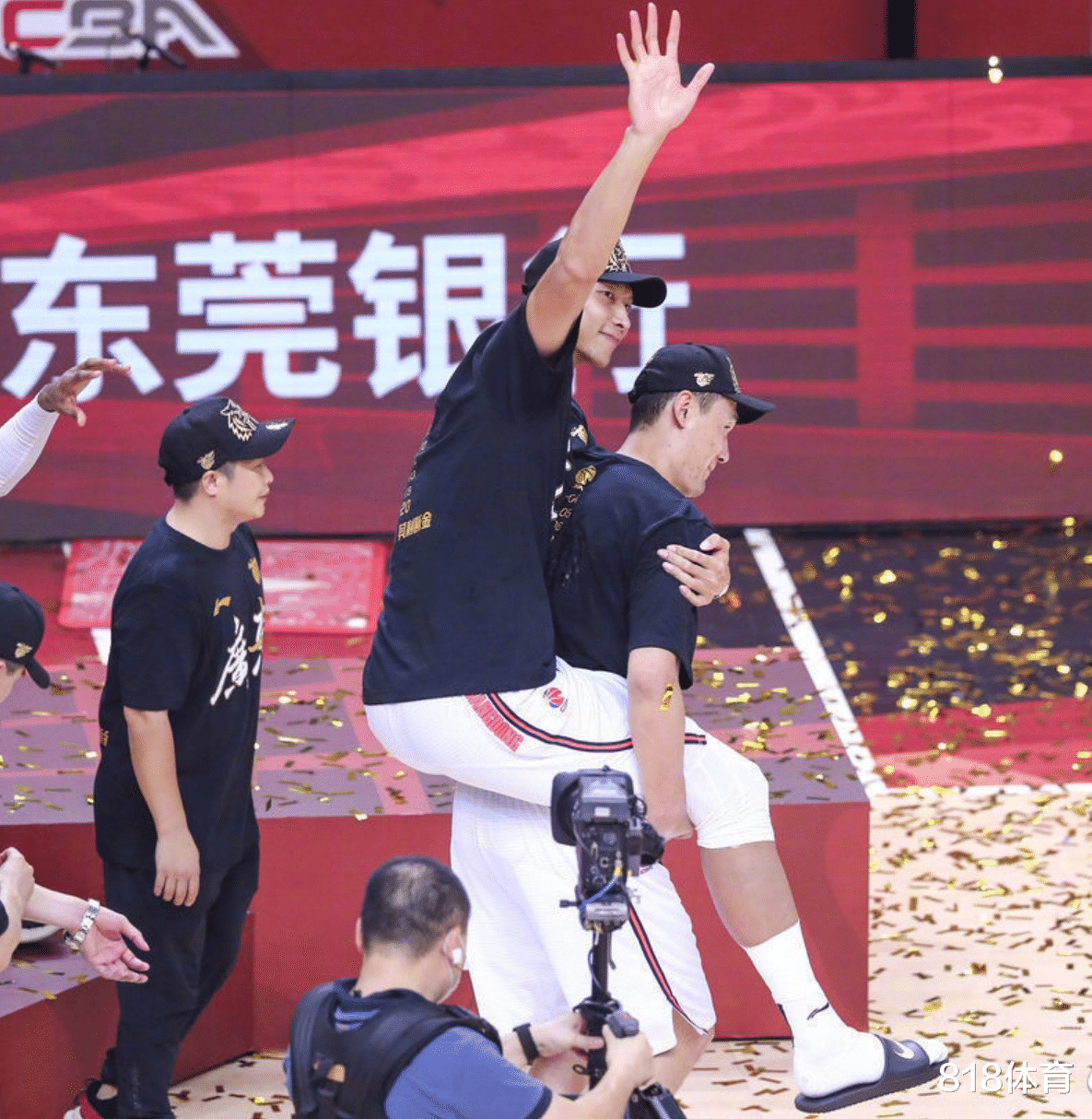 mv|命运弄人! 马尚新冠治愈参加宏远庆功宴, 若他早点复出阿联就不会伤了