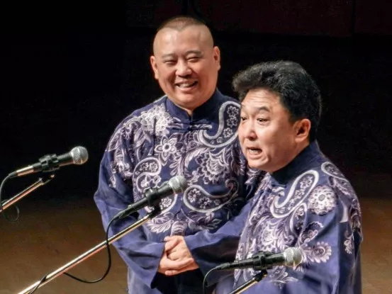郭德纲|郭德纲送他一条手串，他戴了10年！颗颗都是精品！