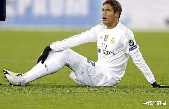皇家马德里|遭闪击！皇马5亿巨星重大失误：带球拖沓被断，曼城锋霸笑纳大礼