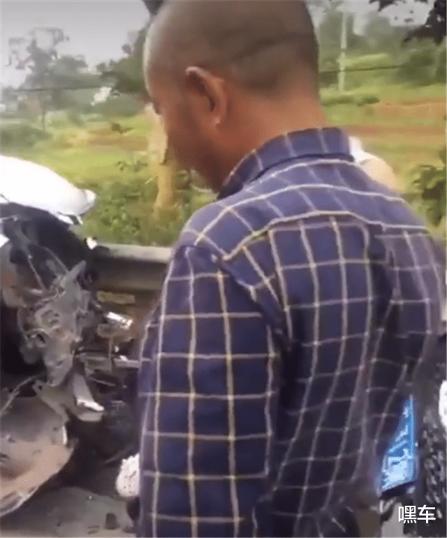 思域▲瑞虎8和60万普拉多相撞，看到车损那一刻，才知日系和国产质量