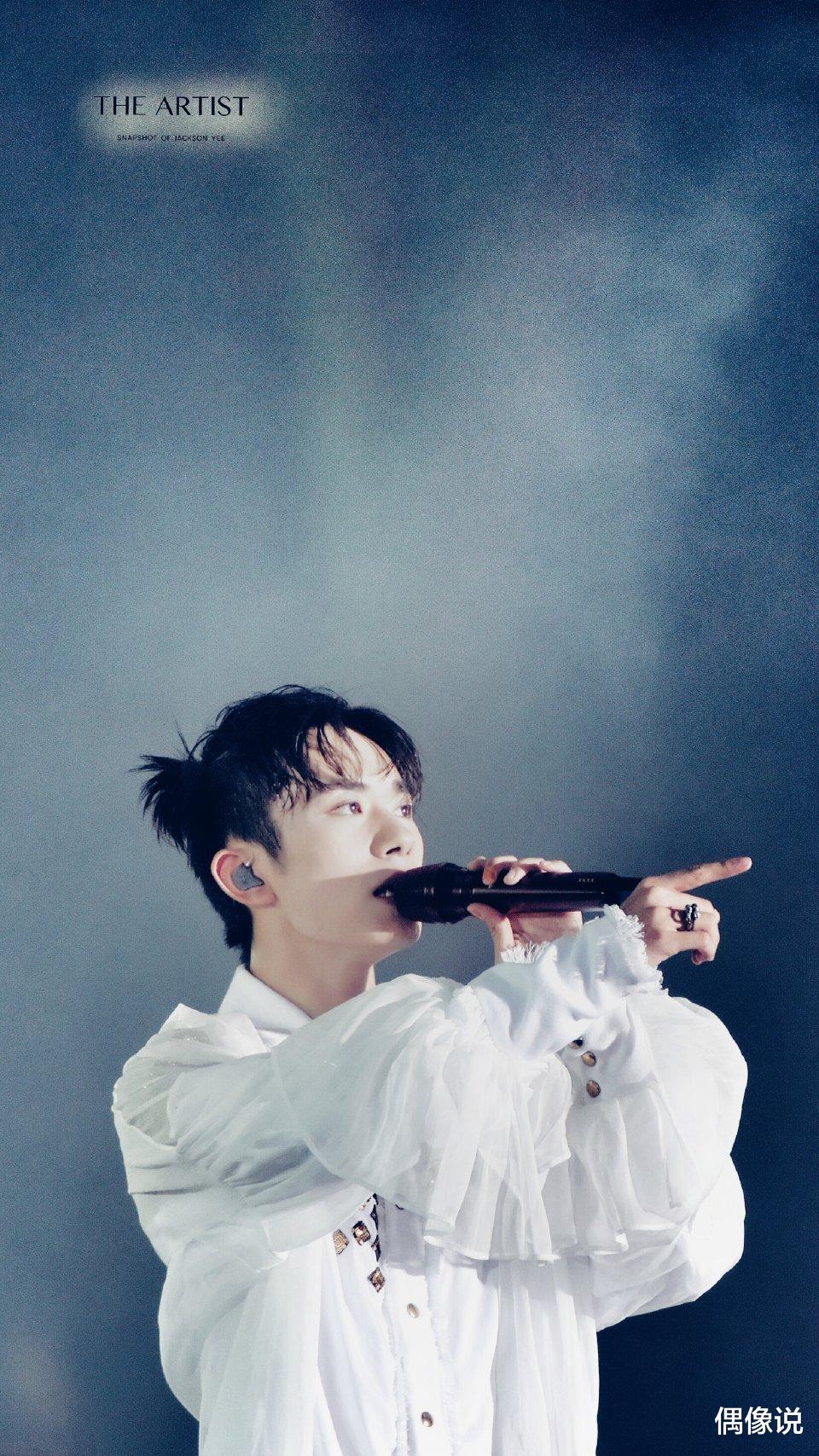 「易烊千玺」易烊千玺现身机场，新发型是米奇头？看清楚后让人想笑