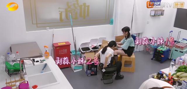 赵丽颖|《中餐厅4》开播好评不断网友在赵丽颖李浩菲看到了自己的影子