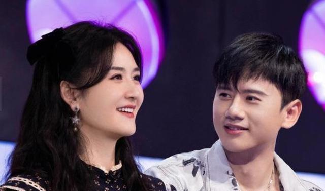 谢娜|谢娜怀二胎后首现身！素颜显老态，和台上反差大，被吐槽似老太太