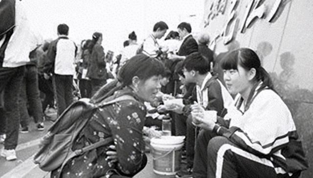 毛坦厂|白岩松：我绝不会去嘲讽毛坦厂中学，它实现了多少寒门的梦想！