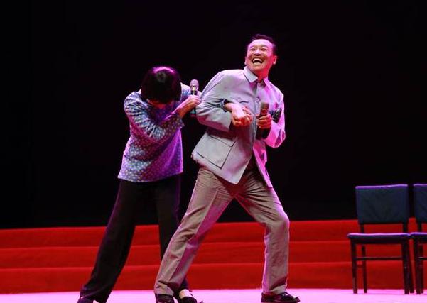 央视|一红就飘自认大牌，上过7次春晚放央视鸽子，街头卖艺没人买账