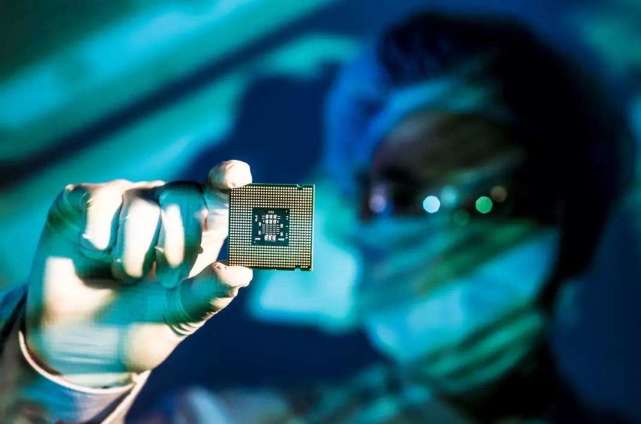 「芯片」中国芯片巨头快速崛起，没有EUV光刻机，也可量产7nm芯片