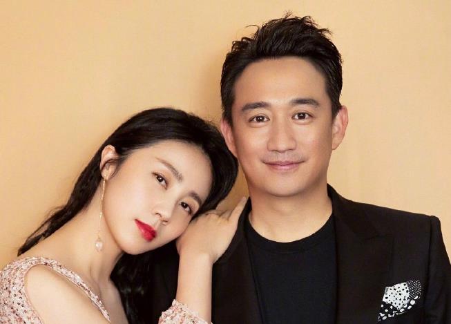 极限挑战|“极限挑战”成员秀老婆,黄渤的夫妻相,王迅的很年轻,看到黄磊:郎才女貌