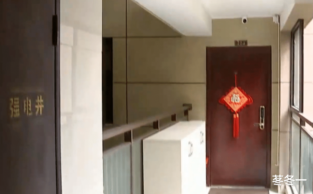 |杭州一男子的书房,被邻居的鞋柜挡住光线,几次沟通无果砸了鞋柜