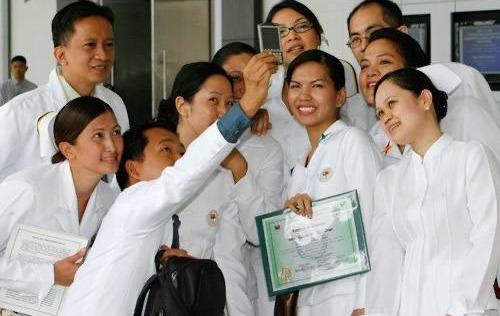 『张天爱』【美国抗疫记36】真实死亡或超10万，白宫高官打过疫苗？