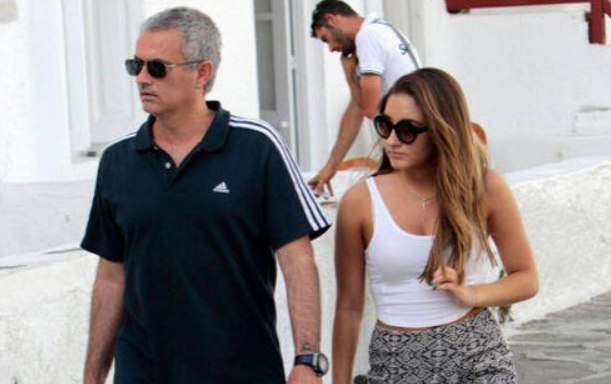 梅西|穆里尼奥约会43岁单亲妈妈，眼镜口罩包裹严实，两人曾共晒日光浴