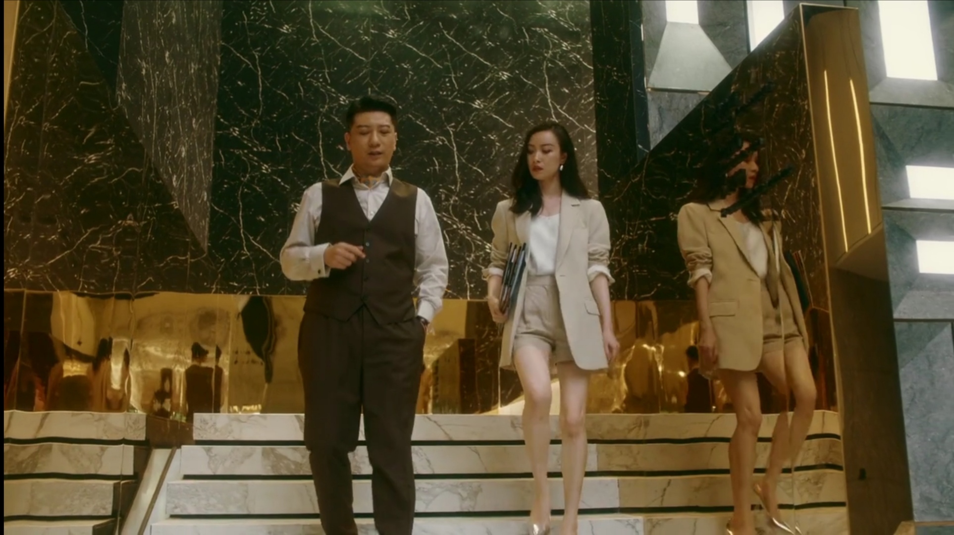 穿衣搭配|盘点《流金岁月》倪妮穿搭，不愧是高级的代名词