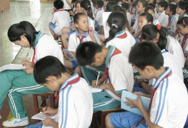 「」同桌经常向你借这“3文具”，别不懂啥意思，没准是“看上你”了