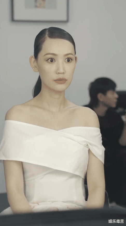 『马蓉』马蓉晒童年对比照,小时候软萌可爱,如今性感有女人味