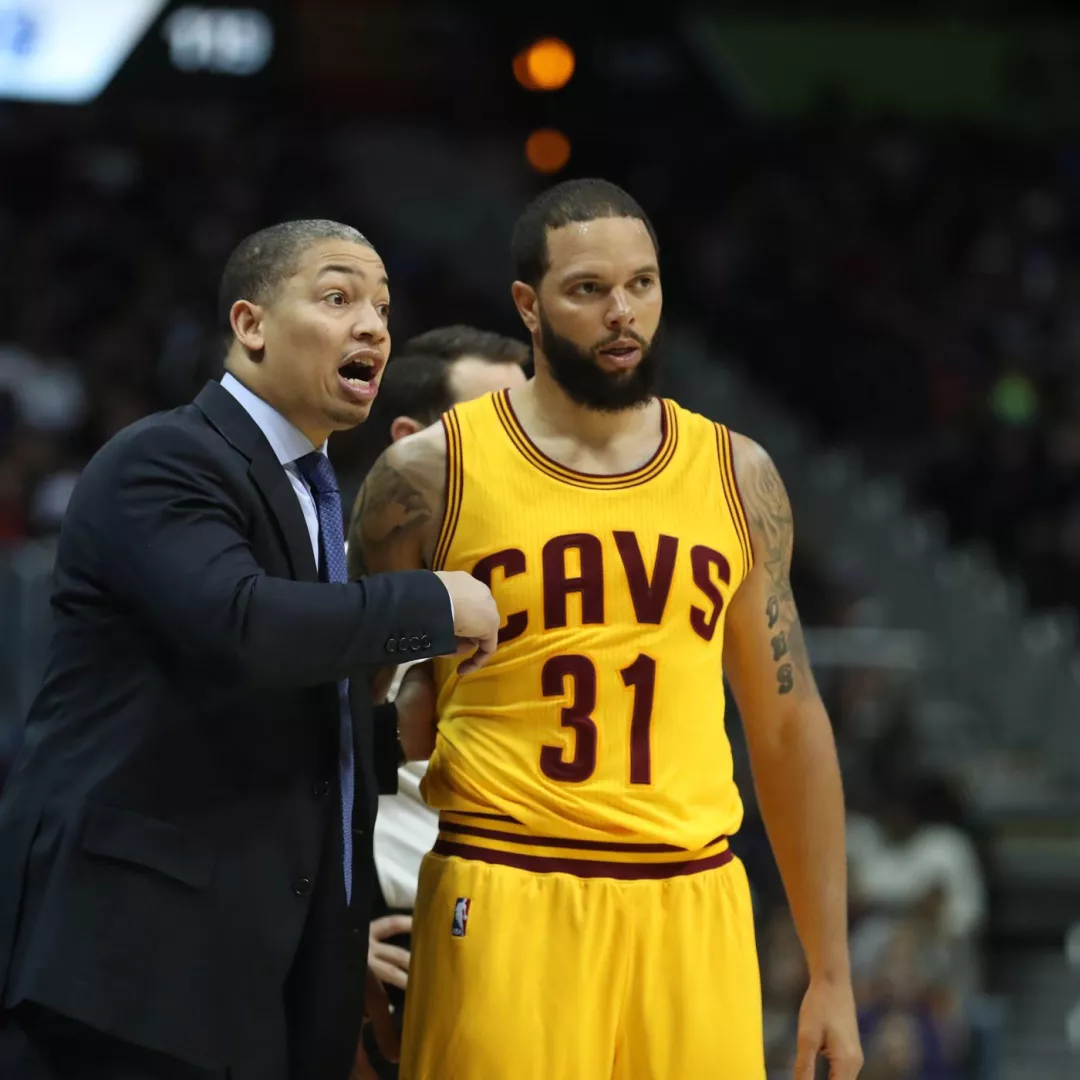 德隆:十年了!德隆终于领完了他在NBA的最后一份薪水...