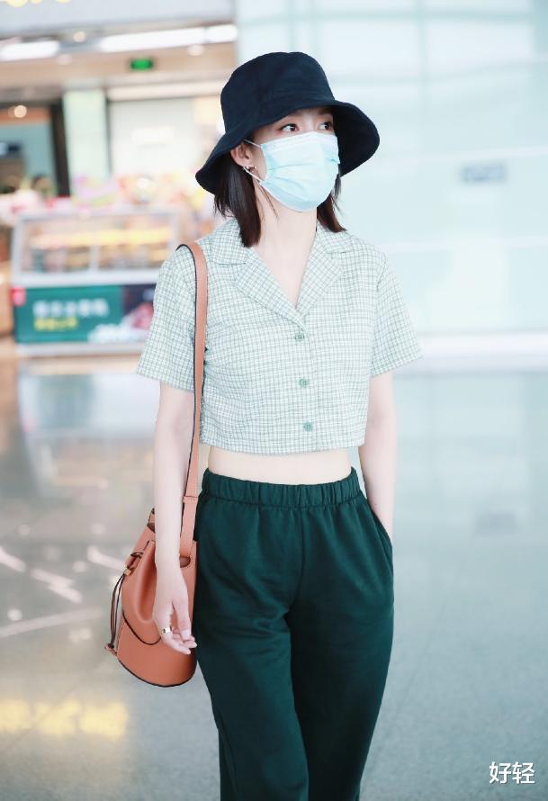 李沁|李沁的腰有多细？4张图让你变成柠檬精，坦言：从不为减肥苦恼