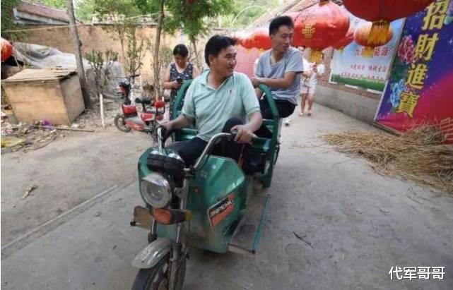 朱之文|大衣哥家遭无人机航拍直播，生活毫无隐私，他为啥却不搬家？