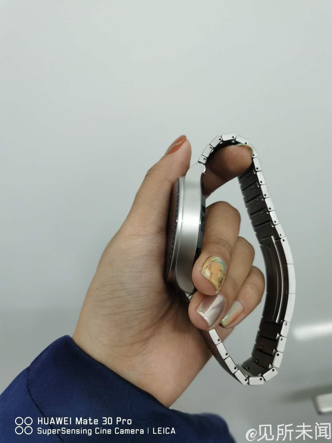 华为|华为可穿戴设备全球第一后，推出保时捷设计新产品