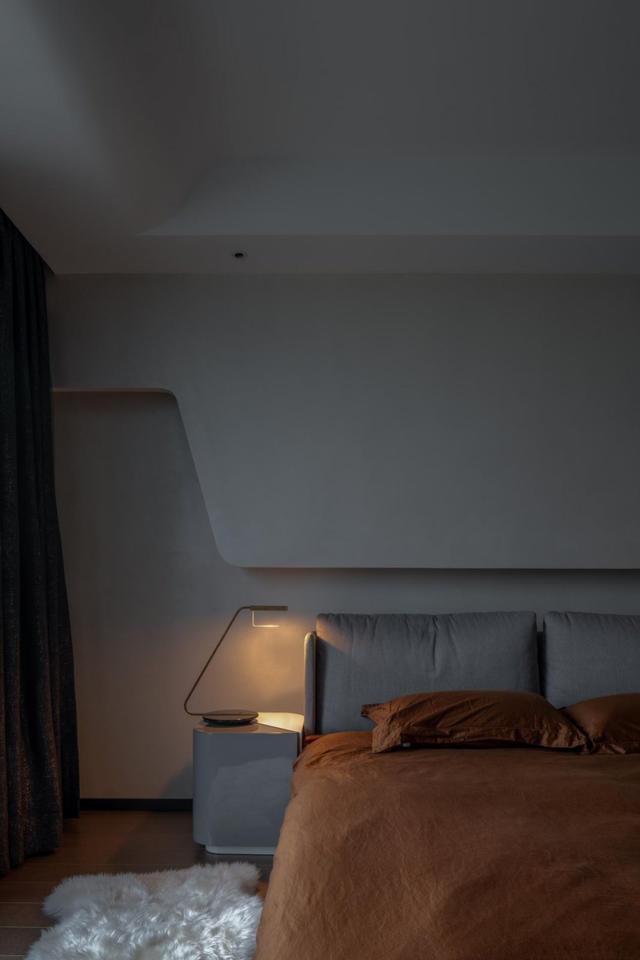 设计师|她的家204㎡,坚持轻奢风,以曲线艺术为主题,堪称教科书设计