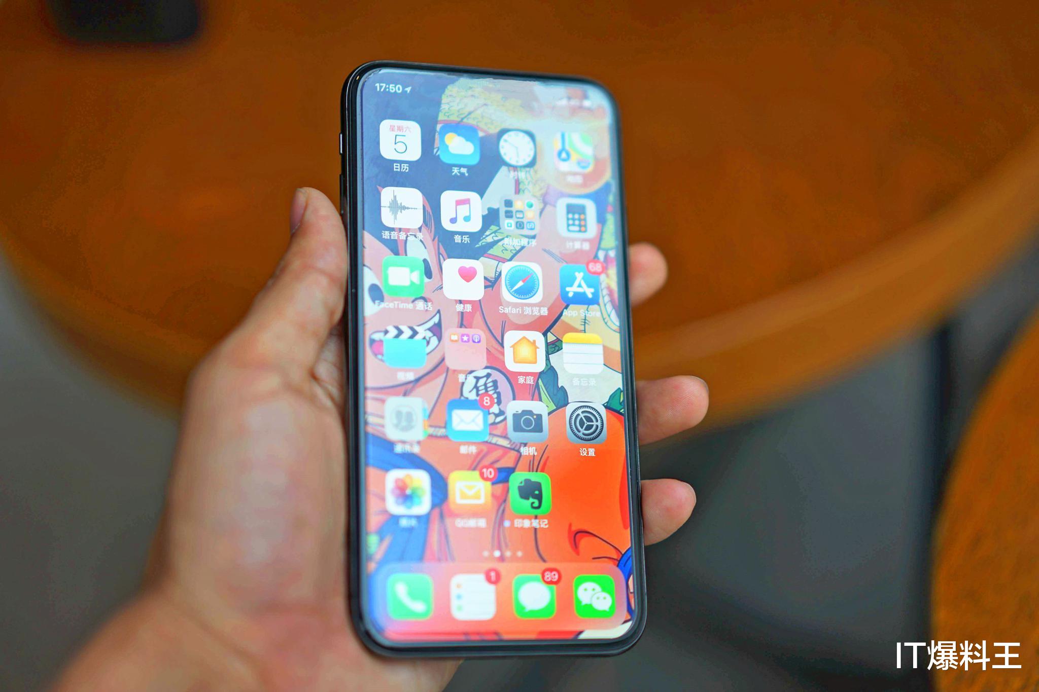 #iphone12#“无刘海全面屏”外观反转!iPhone12机模曝出:板砖式设计回归