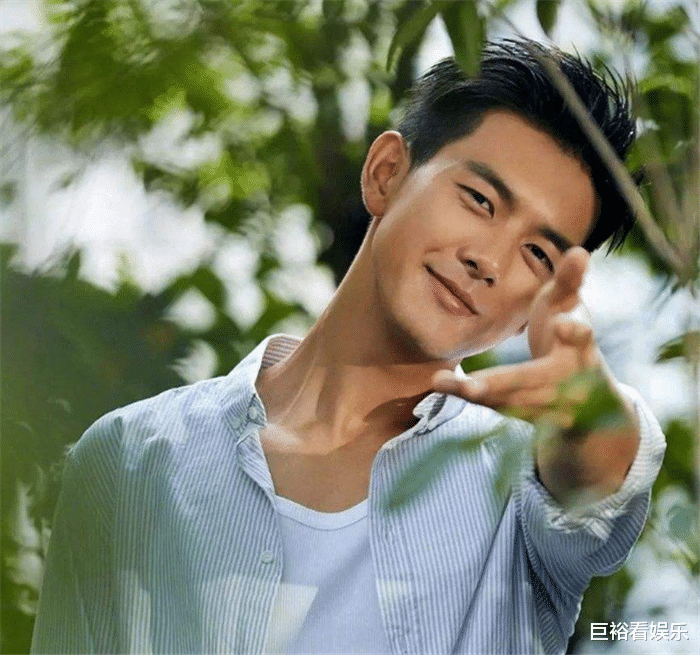 王一博|9月最受欢迎男演员出炉：邓伦第5，王一博第3，榜首断层登顶！