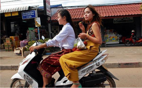 导游：100块钱人民币可以让缅甸美女干啥？说出来，你都不敢信！