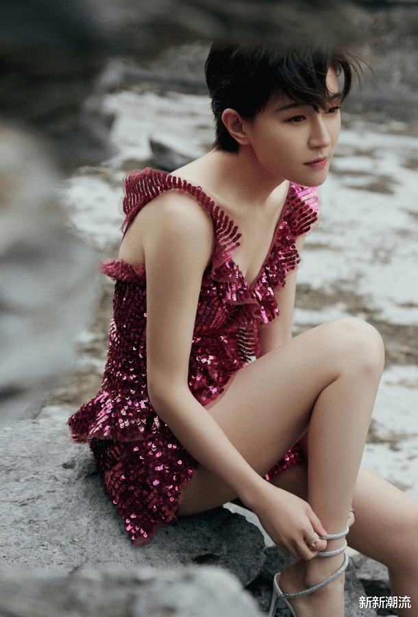 「短发」本以为焦俊艳只适合短发,看到长发的她,怕是男粉都忍不住心动