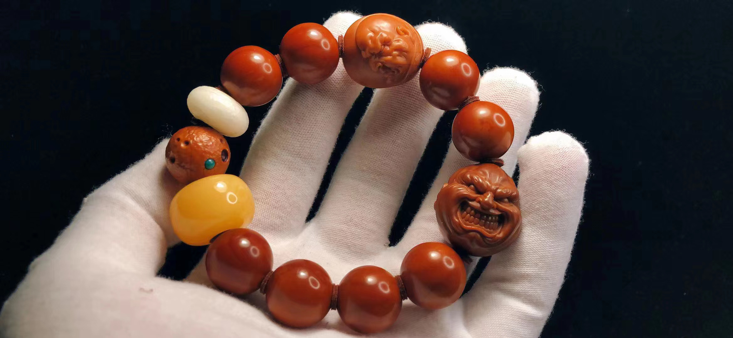 核雕|百匠诀核雕-盘玩核雕，究竟是多刷少盘”还是“多盘少刷呢？